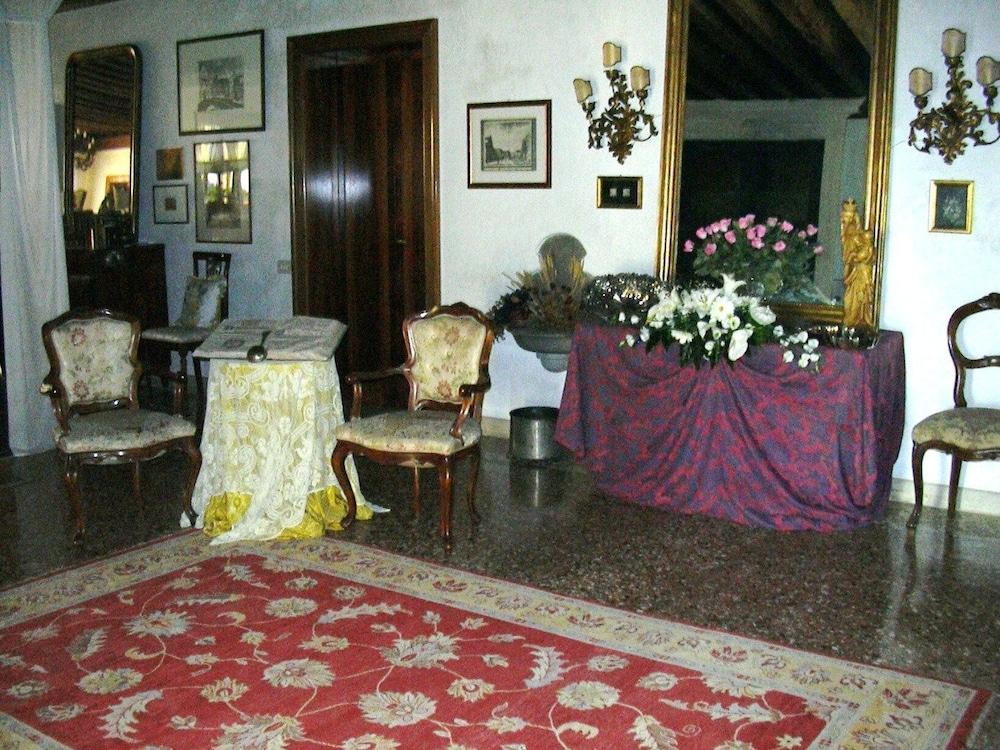 At A Palazzo Bed & Breakfast